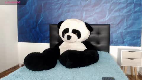 Snapshot of emily_carter19 chatting on February 28, 7:48 am Emily Carter online show from February 28, 7:48 am