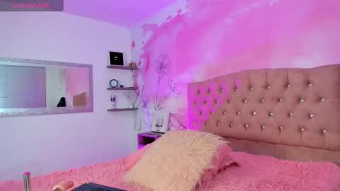 Snapshot of emily_carter19 chatting on December 3, 7:27 am Emily Carter online show from December 3, 7:27 am