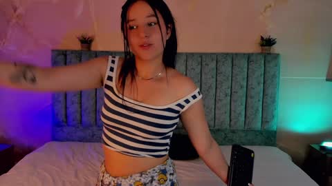 Snapshot of emily_carter19 chatting on December 10, 10:47 pm Emily Carter online show from December 10, 10:47 pm