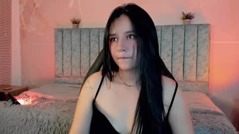 Snapshot of emily_carter19 chatting on December 7, 7:21 am Emily Carter online show from December 7, 7:21 am