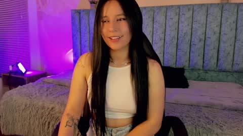 Snapshot of emily_carter19 chatting on December 7, 4:15 am Emily Carter online show from December 7, 4:15 am
