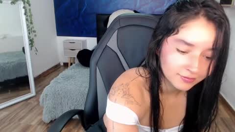 Snapshot of emily_carter19 chatting on January 21, 2:54 am Emily Carter online show from January 21, 2:54 am