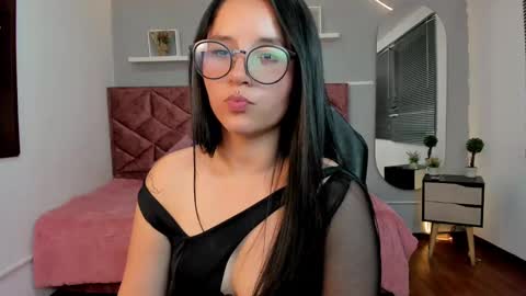 Snapshot of emily_carter19 chatting on February 5, 4:06 am Emily Carter online show from February 5, 4:06 am