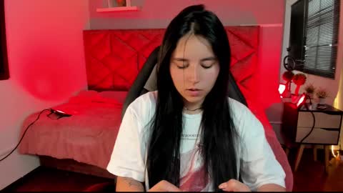 Snapshot of emily_carter19 chatting on December 21, 11:44 am Emily Carter online show from December 21, 11:44 am