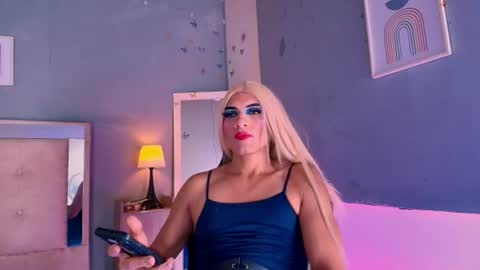 emily_castillo1_ online show from June 26, 5:24 am