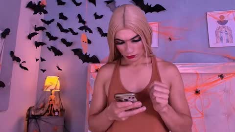 emily_castillo_1 online show from October 21, 5:45 am