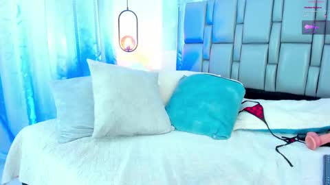 Emi  online show from September 13, 5:15 pm