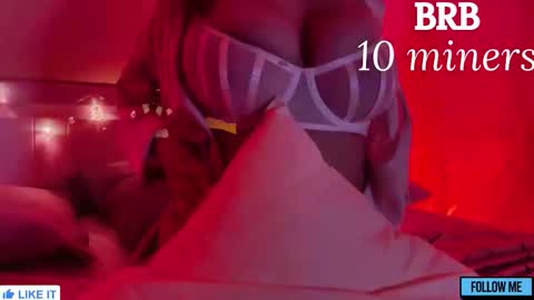 Snapshot of emily_gin chatting on September 10, 2:12 am EMILY online show from September 10, 2:12 am