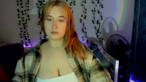 Snapshot of emily_gin chatting on February 12, 5:47 am EMILY online show from February 12, 5:47 am