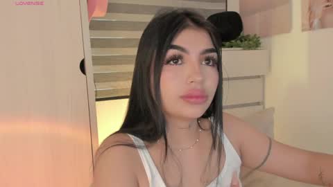 EmilyKenner  Independent model  online show from April 5, 12:24 pm