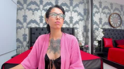 Snapshot of emily_loperaa chatting on February 3, 6:28 pm Emily online show from February 3, 6:28 pm