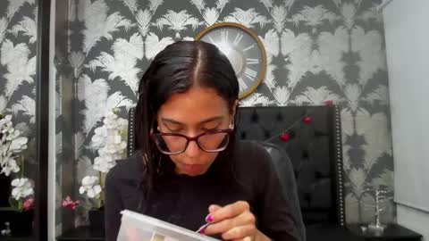 Snapshot of emily_loperaa chatting on February 19, 6:00 pm Emily online show from February 19, 6:00 pm