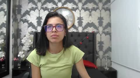 Snapshot of emily_loperaa chatting on March 5, 4:24 pm Emily online show from March 5, 4:24 pm