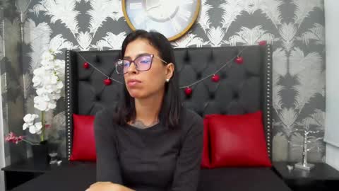 Snapshot of emily_loperaa chatting on February 19, 2:55 pm Emily online show from February 19, 2:55 pm