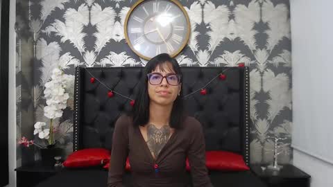 Snapshot of emily_loperaa chatting on February 17, 2:28 pm Emily online show from February 17, 2:28 pm