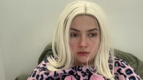 emily_morning_dew online show from December 4, 8:36 am