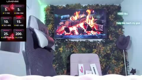 emily_palmeer online show from May 9, 10:10 am
