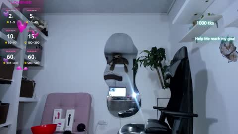 Snapshot of emily_palmeer chatting on September 19, 10:52 am emily_palmeer online show from September 19, 10:52 am