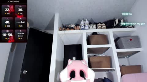 Snapshot of emily_palmeer chatting on February 4, 9:28 am emily_palmeer online show from February 4, 9:28 am