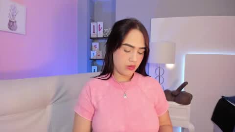 Snapshot of emily_roberts1 chatting on February 19, 3:38 pm Emily online show from February 19, 3:38 pm
