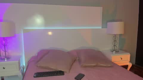 Snapshot of emily_roberts1 chatting on February 14, 12:03 pm Emily online show from February 14, 12:03 pm