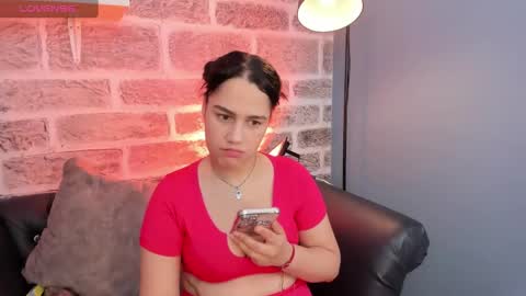 Snapshot of emily_roberts1 chatting on January 18, 3:20 am Emily online show from January 18, 3:20 am
