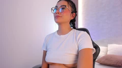 emily_tolson online show from April 16, 9:39 pm