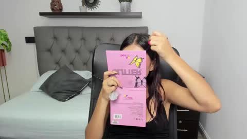 Snapshot of emily_villamil_ chatting on January 6, 12:57 pm Emi online show from January 6, 12:57 pm