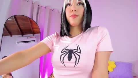 emily_walker4 online show from April 18, 2:35 am