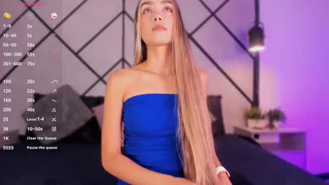 emilyallen_1 online show from October 4, 8:50 pm