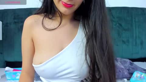 Snapshot of emilyandmarco_ chatting on February 10, 1:24 am Emilyyy online show from February 10, 1:24 am
