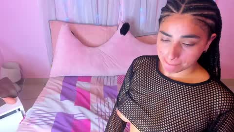 Snapshot of emilybta chatting on January 19, 4:01 am EMILY online show from January 19, 4:01 am