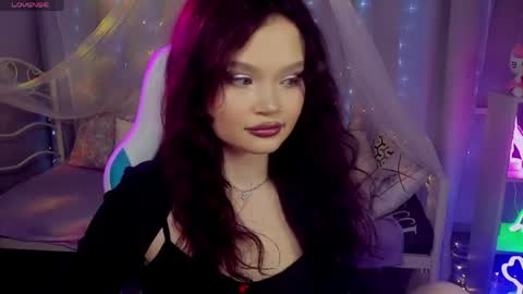 Emilyhaves online show from May 3, 12:55 pm