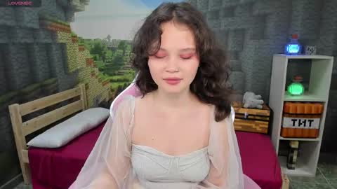 Snapshot of emilychaves chatting on September 18, 8:57 pm Emilyhaves online show from September 18, 8:57 pm
