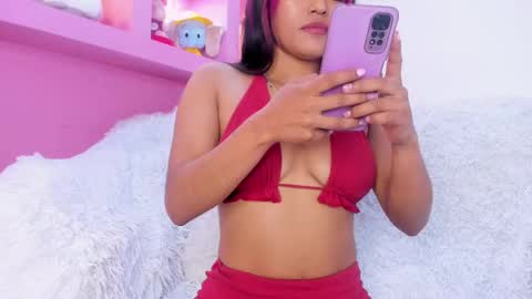 Snapshot of emilycristal chatting on March 8, 2:12 am Emily online show from March 8, 2:12 am