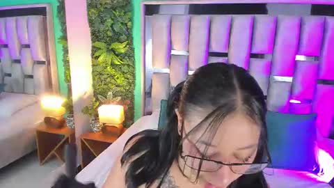 Emilye online show from July 2, 12:21 pm