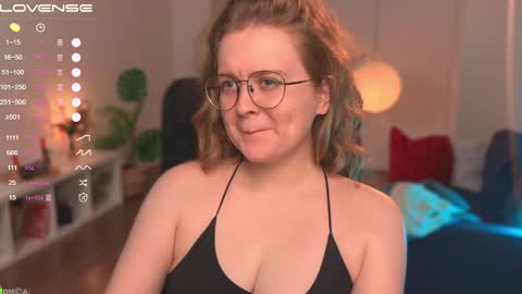 Snapshot of emilyforelsket chatting on February 6, 12:15 pm Emily online show from February 6, 12:15 pm