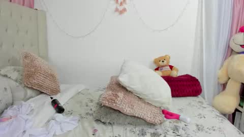 Snapshot of emilyharrix chatting on February 17, 12:54 am Emily online show from February 17, 12:54 am