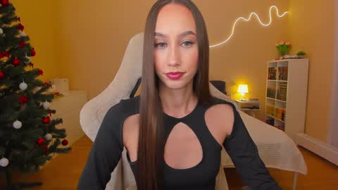 Snapshot of emilyhoston chatting on January 10, 6:28 pm Alina online show from January 10, 6:28 pm
