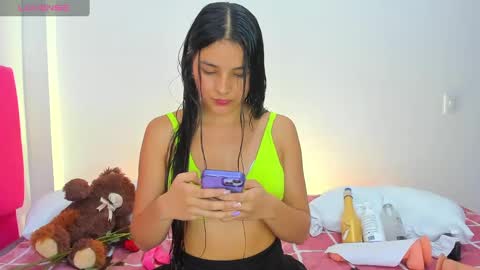 Snapshot of emilyjonss chatting on February 16, 10:32 pm Emily online show from February 16, 10:32 pm