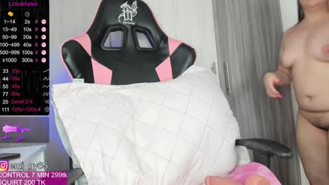 Snapshot of emilyn_grey chatting on December 21, 4:25 pm Emilyn online show from December 21, 4:25 pm