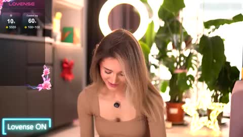 Emily online show from December 18, 11:16 am