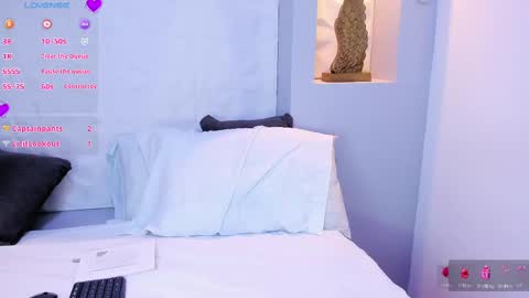 Snapshot of emilyrouss_ chatting on March 6, 12:32 am EMILY online show from March 6, 12:32 am