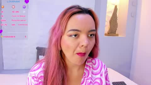 Snapshot of emilyrouss_ chatting on February 28, 11:01 pm EMILY online show from February 28, 11:01 pm