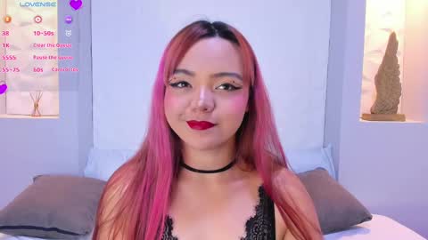 Snapshot of emilyrouss_ chatting on February 25, 7:06 pm EMILY online show from February 25, 7:06 pm