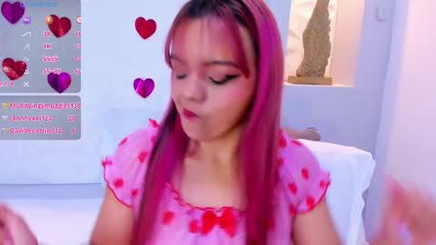 Snapshot of emilyrouss_ chatting on February 20, 11:21 pm EMILY online show from February 20, 11:21 pm