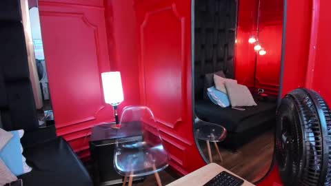 Emily Thyson online show from September 29, 12:15 pm