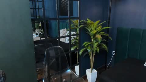 Emily Thyson online show from November 3, 12:28 pm