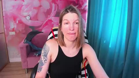 Snapshot of emilywalkers chatting on February 23, 10:17 am EmilyWalkers online show from February 23, 10:17 am