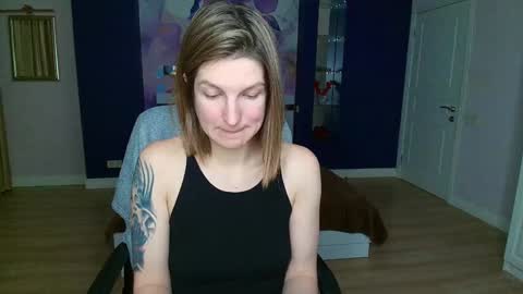 Snapshot of emilywalkers chatting on February 4, 8:38 pm EmilyWalkers online show from February 4, 8:38 pm